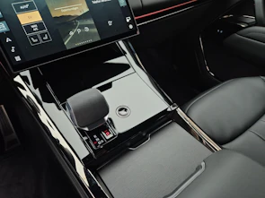 Fahrzeugbild LAND ROVER Range Rover Sport 3.0 I6 P550e Autobiography
