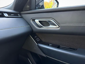 Fahrzeugbild LAND ROVER Range Rover Velar 3.0 D I6 300 R-Dynamic HSE