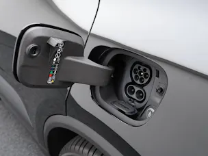 PORSCHE Macan 4