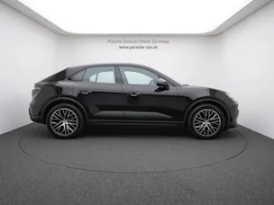 PORSCHE Macan 4