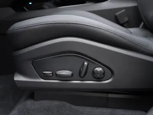 PORSCHE Macan 4