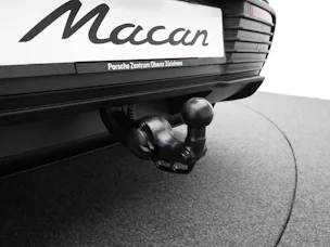 PORSCHE Macan 4