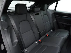 PORSCHE Macan 4