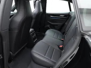 PORSCHE Macan 4