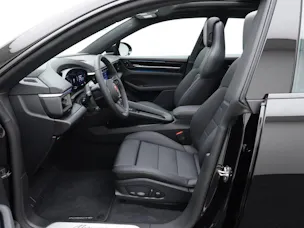 PORSCHE Macan 4