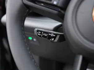 PORSCHE Macan 4