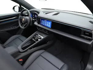 PORSCHE Macan 4