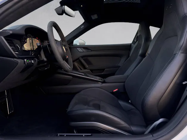 PORSCHE 911 Carrera GTS