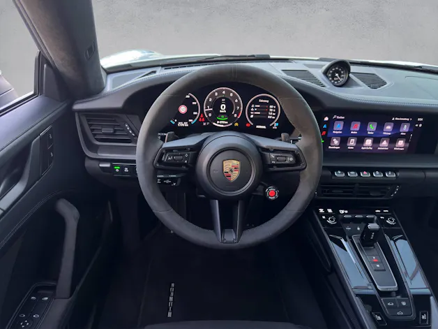 PORSCHE 911 Carrera GTS