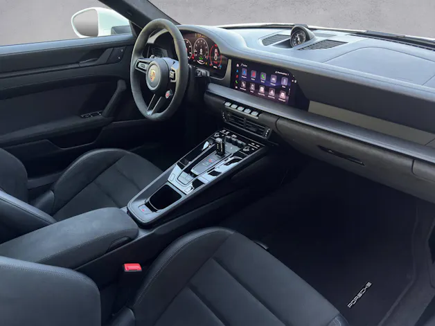 PORSCHE 911 Carrera GTS