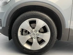 VOLVO XC40 2.0 B4 MH Momentum AWD