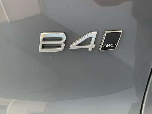 Volvo XC40 2.0 B4 MH Momentum AWD