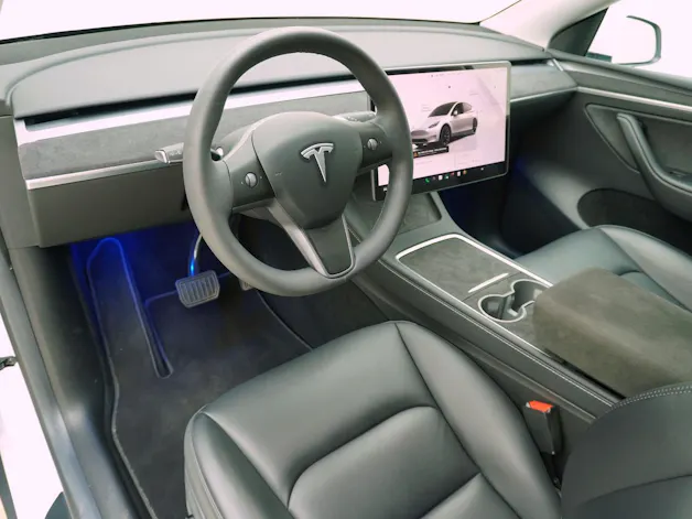 Tesla Model Y Long Range Dual AWD