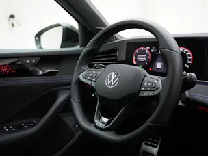 VW Passat Variant 2.0 TDI DSG R-Line 4Motion