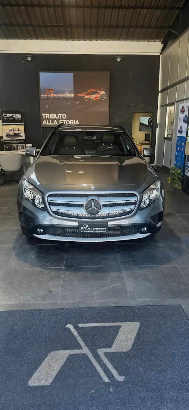 MERCEDES-BENZ GLA 200 CDI Swiss Star Edition Style 4Matic 7G-DCT