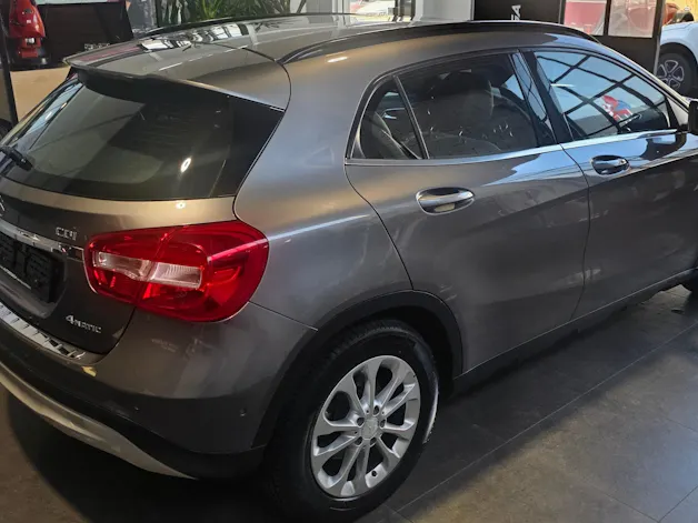 MERCEDES-BENZ GLA 200 CDI Swiss Star Edition Style 4Matic 7G-DCT