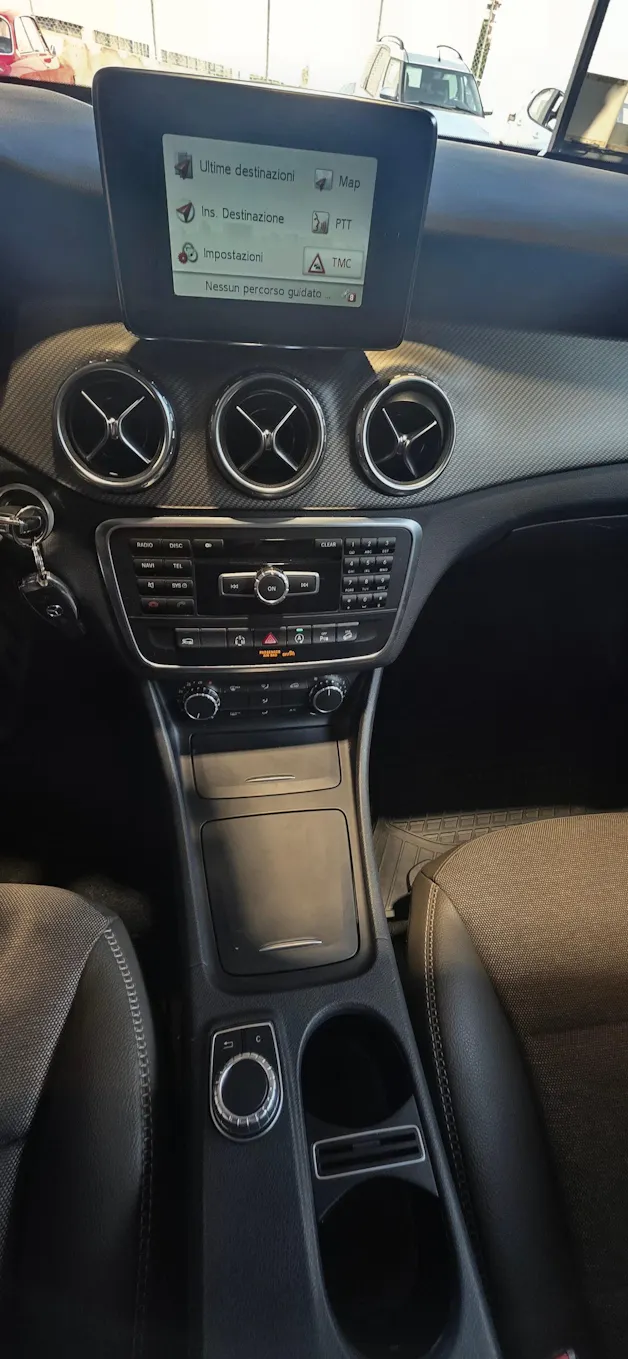 MERCEDES-BENZ GLA 200 CDI Swiss Star Edition Style 4Matic 7G-DCT