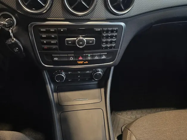 MERCEDES-BENZ GLA 200 CDI Swiss Star Edition Style 4Matic 7G-DCT
