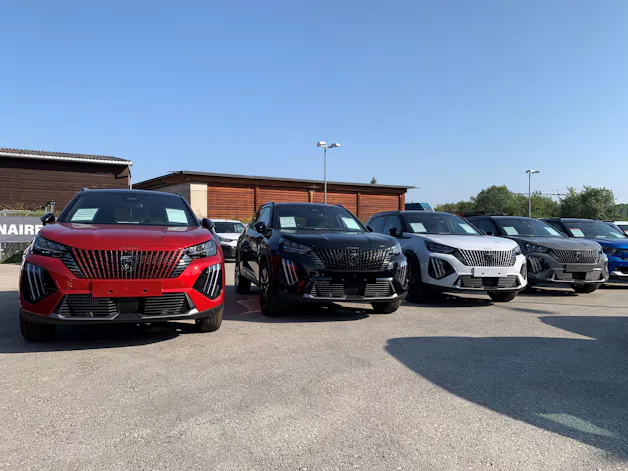 PEUGEOT 2008 1.2 145 MHEV GT Exclusive