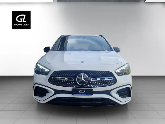 Mercedes-Benz GLA 220 4Matic 8G-DCT