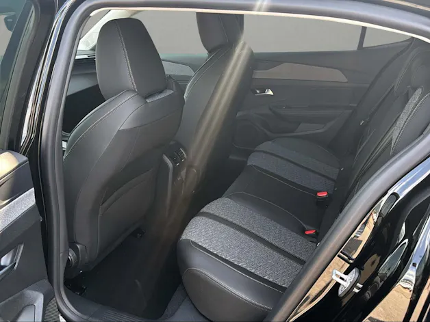 Peugeot 408 1.2 HEV 145 Allure