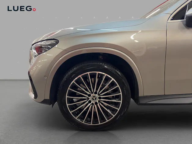 Mercedes-Benz GLC 300 e 4M - AMG / DISTRONIC / 360 Grad Kamera / Head-Up Display