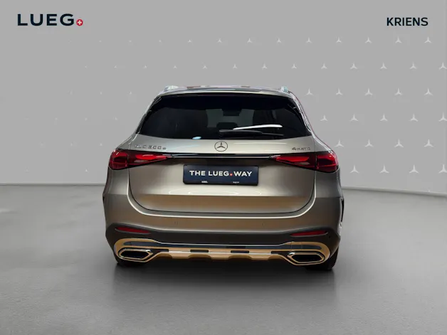 Mercedes-Benz GLC 300 e 4M - AMG / DISTRONIC / 360 Grad Kamera / Head-Up Display