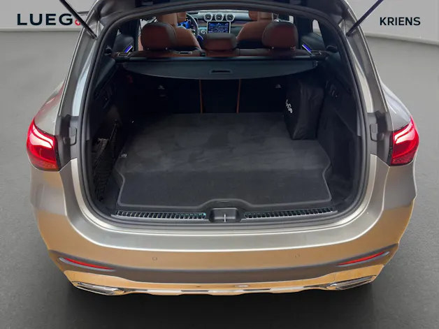 Mercedes-Benz GLC 300 e 4M - AMG / DISTRONIC / 360 Grad Kamera / Head-Up Display