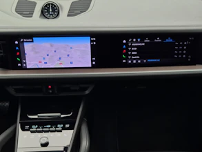https://vehicle.imgix.net/4419375/ec96feac-d7be-4b33-b975-35d5b2b6da7f.jpg