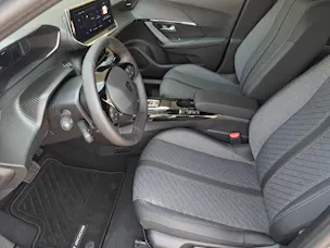 PEUGEOT 2008 e-Allure 156cv 8 ans de garantie)