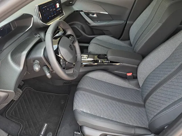 Peugeot 2008 e-Allure 156cv 8 ans de garantie)