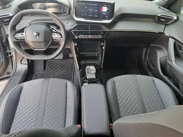 Peugeot 2008 e-Allure 156cv 8 ans de garantie)