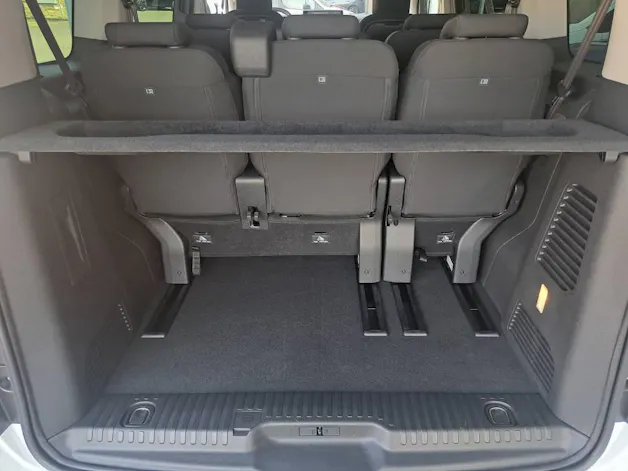 Peugeot Traveller Standard 2.2 BlueHDi 180cv Family Edition