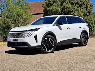 Peugeot 5008 Long Range e-Allure 230cv (8 ans de garantie)