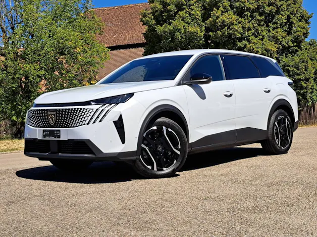 Peugeot 5008 Long Range e-Allure 230cv (8 ans de garantie)