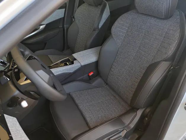 Peugeot 5008 Long Range e-Allure 230cv (8 ans de garantie)