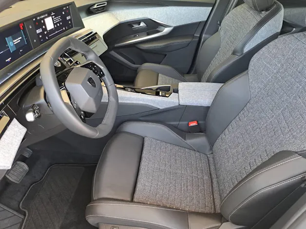 Peugeot 5008 Long Range e-Allure 230cv (8 ans de garantie)