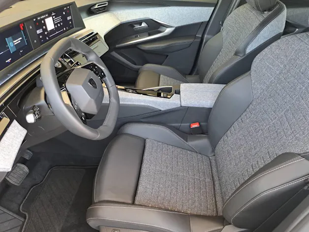Peugeot 5008 Long Range e-Allure 230cv (8 ans de garantie)