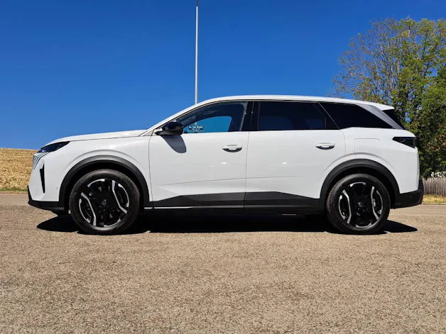Peugeot 5008 Long Range e-Allure 230cv (8 ans de garantie)