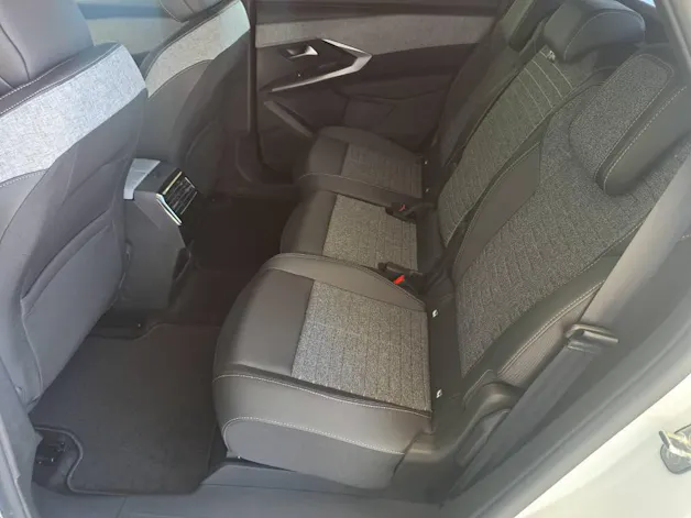 Peugeot 5008 Long Range e-Allure 230cv (8 ans de garantie)