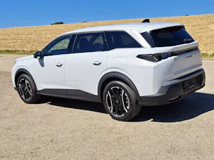 Peugeot 5008 Long Range e-Allure 230cv (8 ans de garantie)