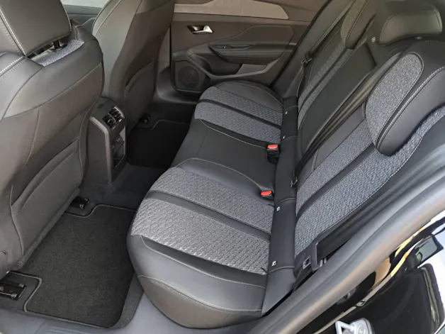 Peugeot 408 1.6 PHEV 240cv Allure