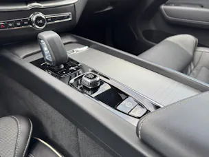 VOLVO XC60 2.0 B4 MH R-Design AWD