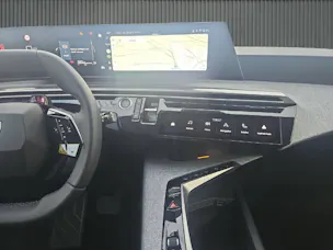 PEUGEOT 5008 1.2 mHY 145PS Allure Premium