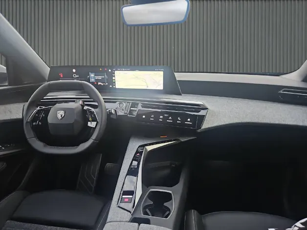 Peugeot 5008 1.2 mHY 145PS Allure Premium