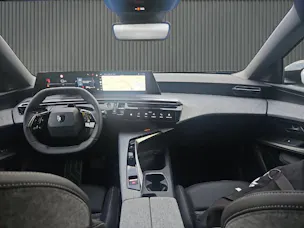 PEUGEOT 5008 1.2 mHY 145PS Allure Premium