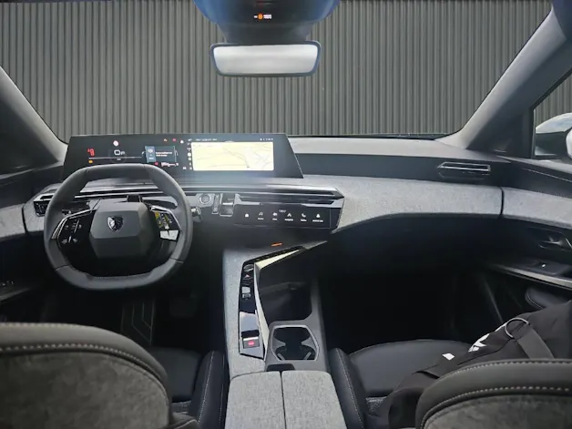 Peugeot 5008 1.2 mHY 145PS Allure Premium