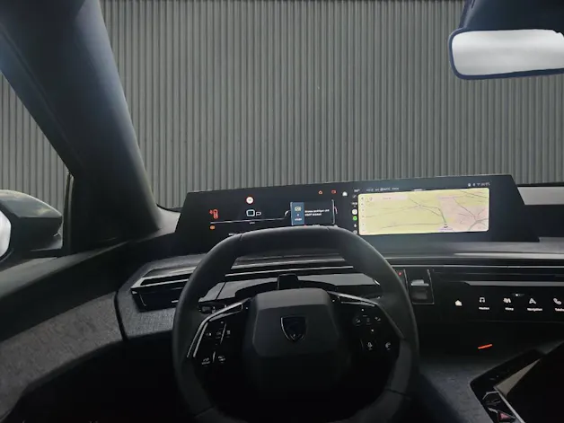 Peugeot 5008 1.2 mHY 145PS Allure Premium