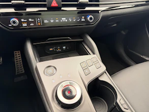 https://vehicle.imgix.net/4419509/af770f09-128a-4648-b02f-45599a305d44.jpg