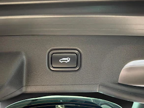 https://vehicle.imgix.net/4419509/f7b1445c-1a97-4f7c-bb9c-6eba2b0642a5.jpg